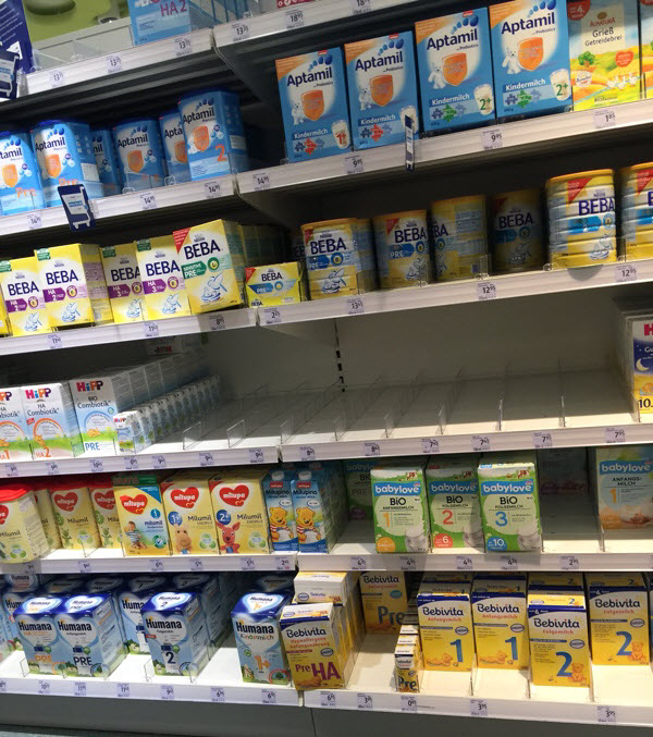 德国超市货架上的雀巢贝巴奶粉